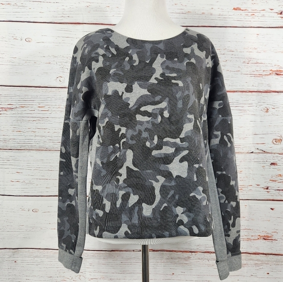 NIKE Tech Black And Gray Camo Crew Neck Sweatshirt (M) - Picture 2 of 8
